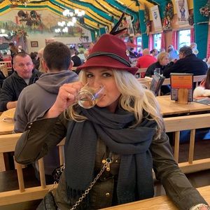 Meet your Posher, Lauren